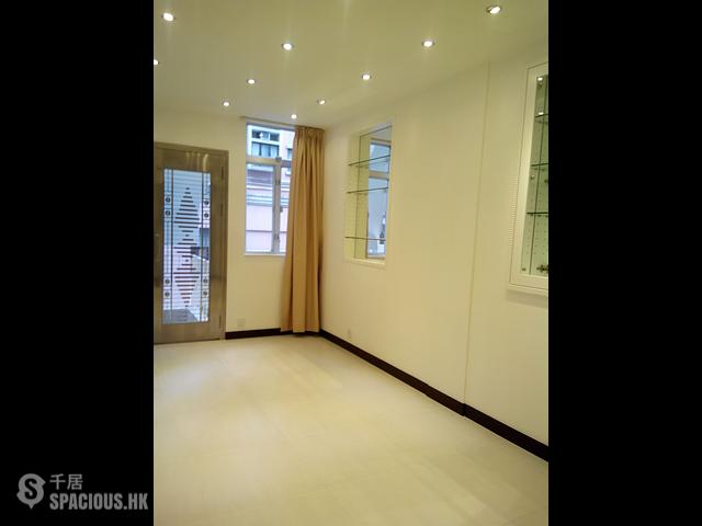Sheung Wan - 370, Queen's Road Central 01