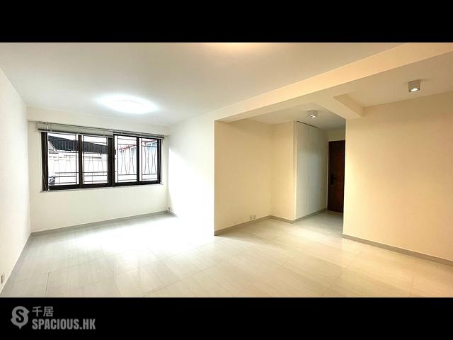 Beacon Hill - Merry Court 01