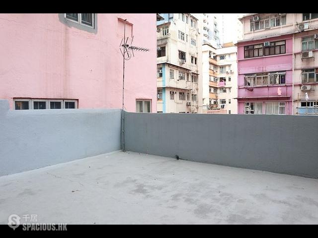 Wan Chai - 135, Queen's Road East 01