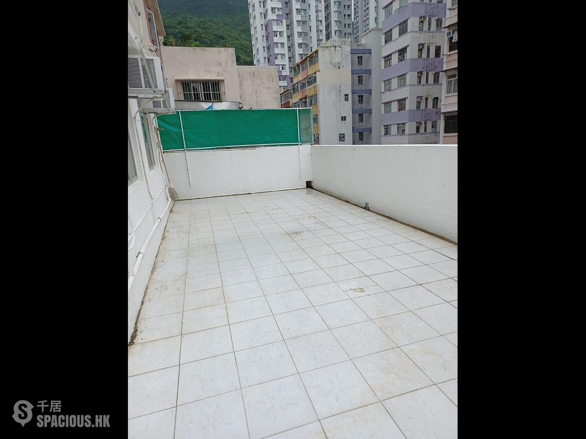 Shau Kei Wan - Tung Fai Building 01