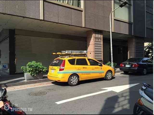 Xinyi - No. XXX, Section 1, Keelung Rd, Xinyi District, Taipei City, Taiwan 110 03