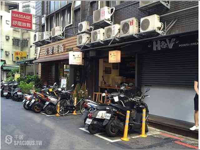 Xinyi - No. XXX, Section 1, Keelung Rd, Xinyi District, Taipei City, Taiwan 110 06