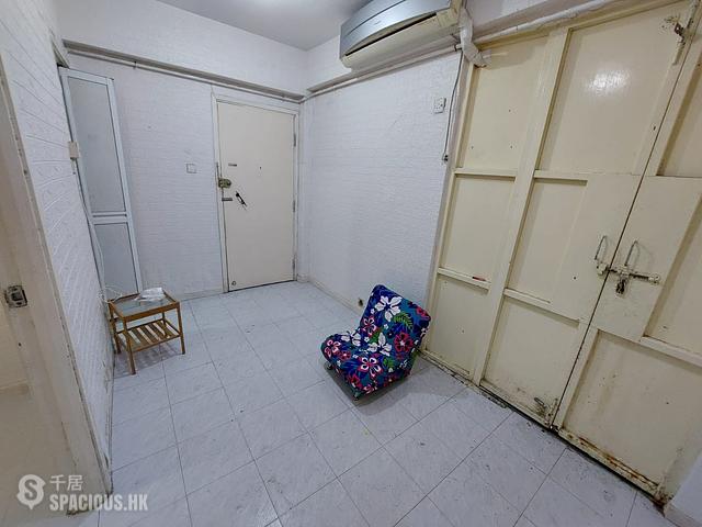 Wan Chai - 40-42, Cross Street 01