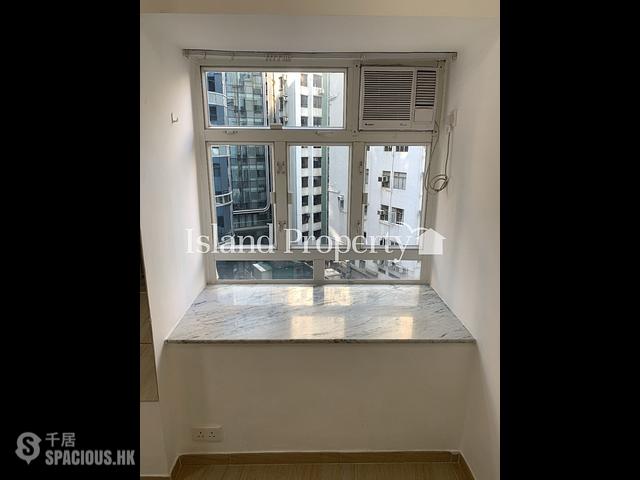 Sheung Wan - Man King Building 01