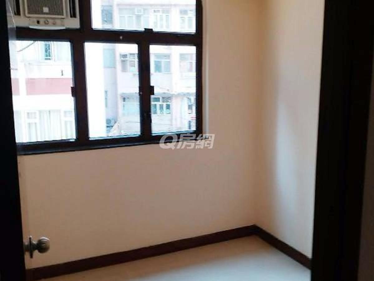 Sai Ying Pun - 393, Queen's Road West 01