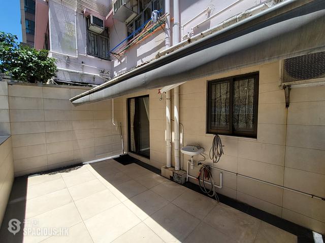 Sai Ying Pun - Lucky Building 01