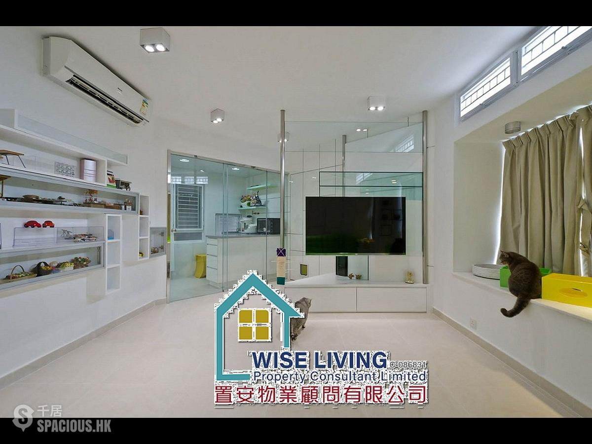 Tin Shui Wai - Kingswood Villas Phase 1 Locwood Court 01