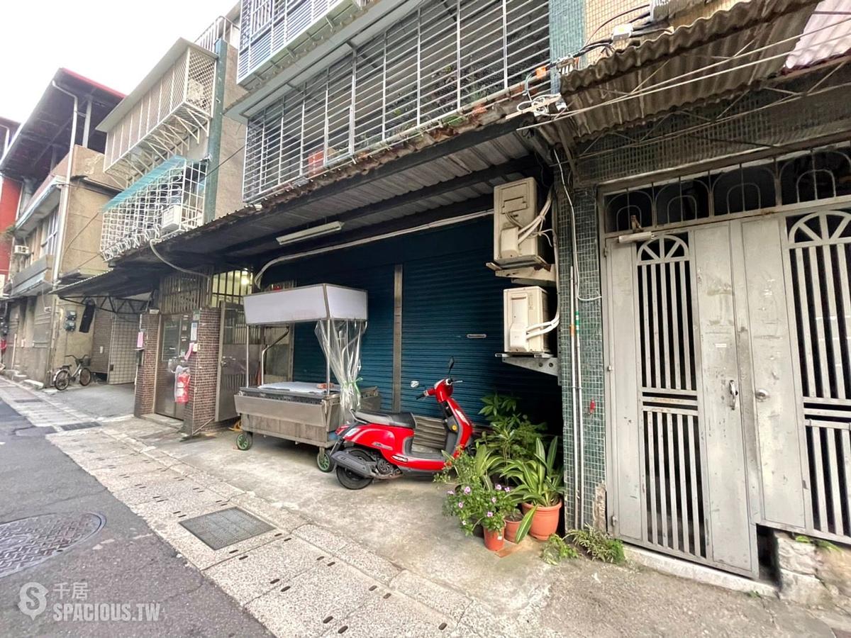Datong - X Lane 214, Section 2, Dihua Street, Datong, Taipei 01