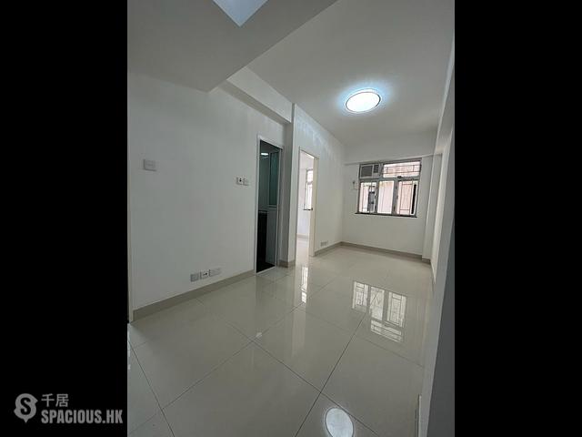 Sai Ying Pun - 256-258, Queen's Road West 01