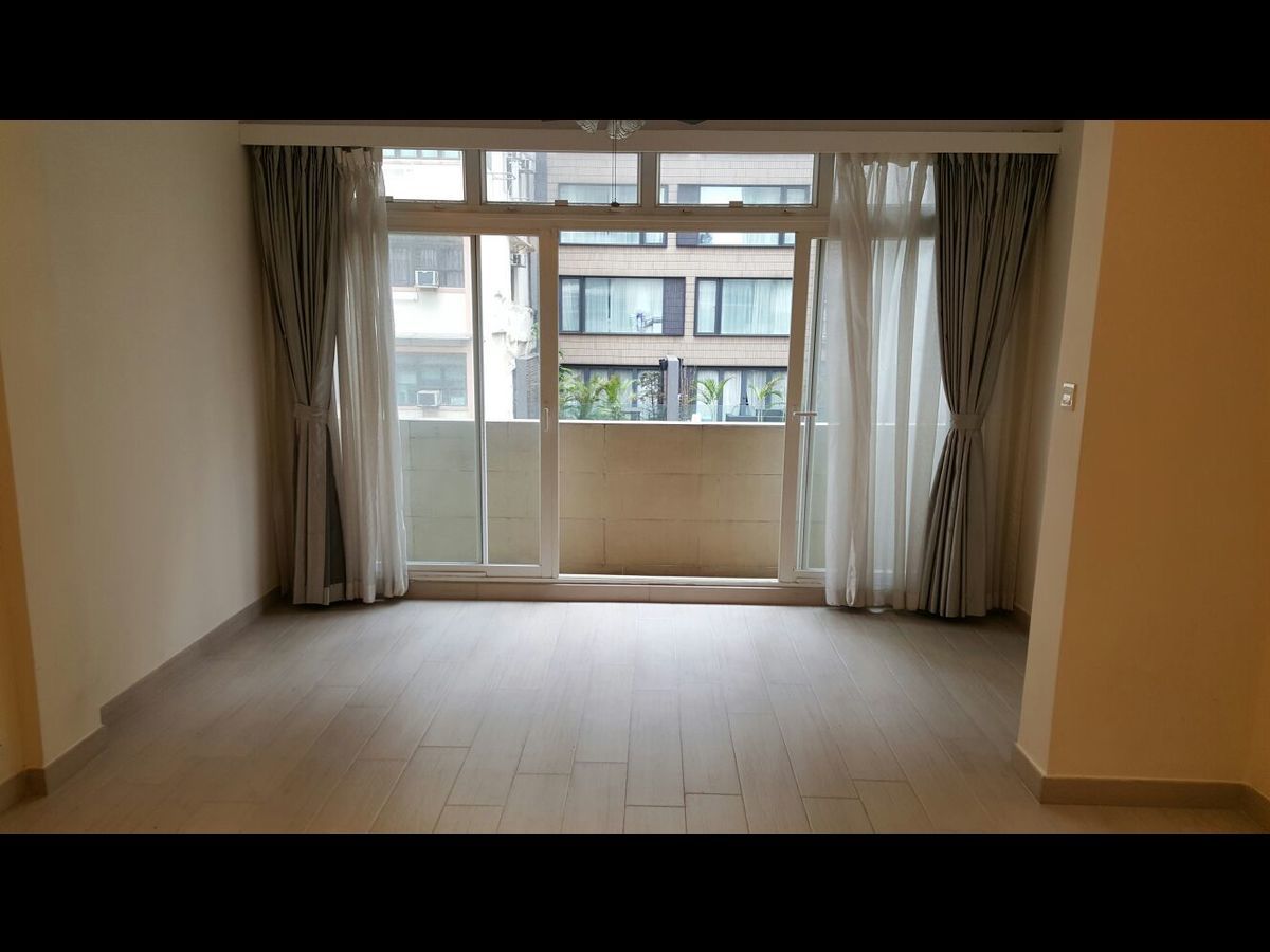 Sai Ying Pun - 339, Des Voeux Road West 01