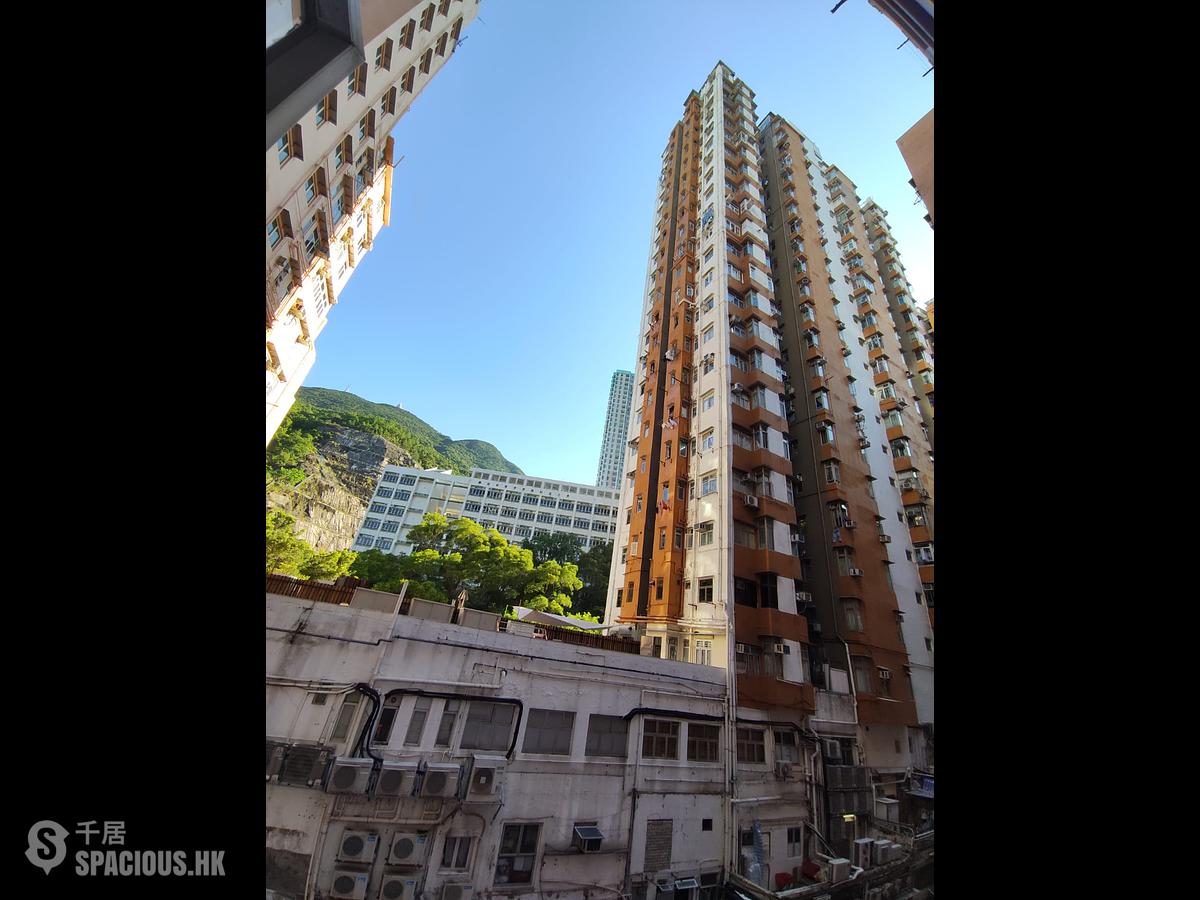 Shau Kei Wan - Fu King Building 01