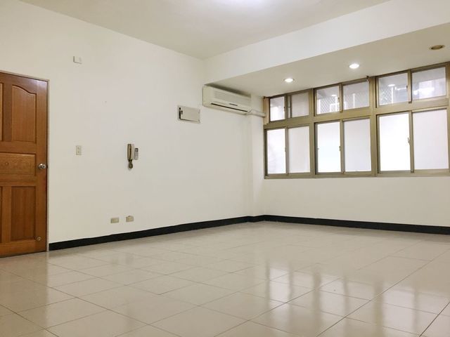信义区 - 110台湾台北市信義區忠孝東路五段372巷XX號 01