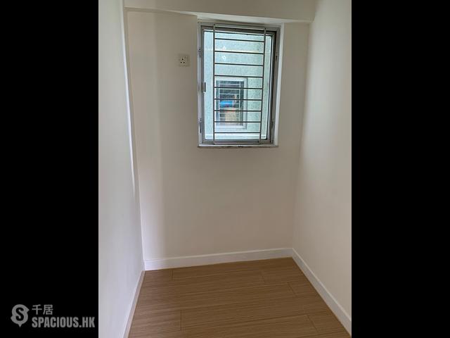 Ap Lei Chau - South Horizons Phase 2 Yee Lai Court (Block 10) 01