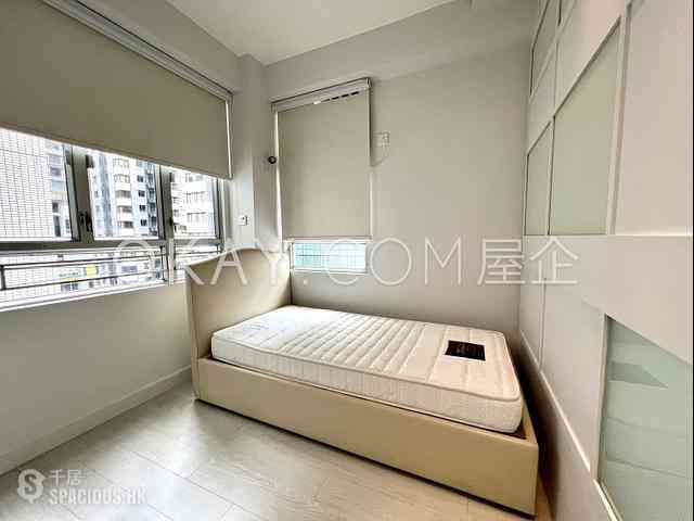 Wan Chai - Lok Moon Mansion 03